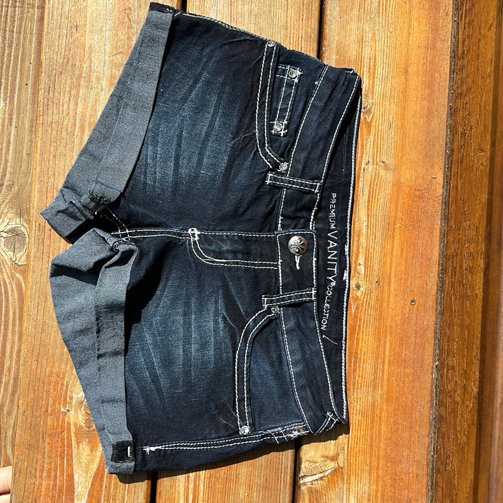 Woman’s vanity Jean shorts 💙